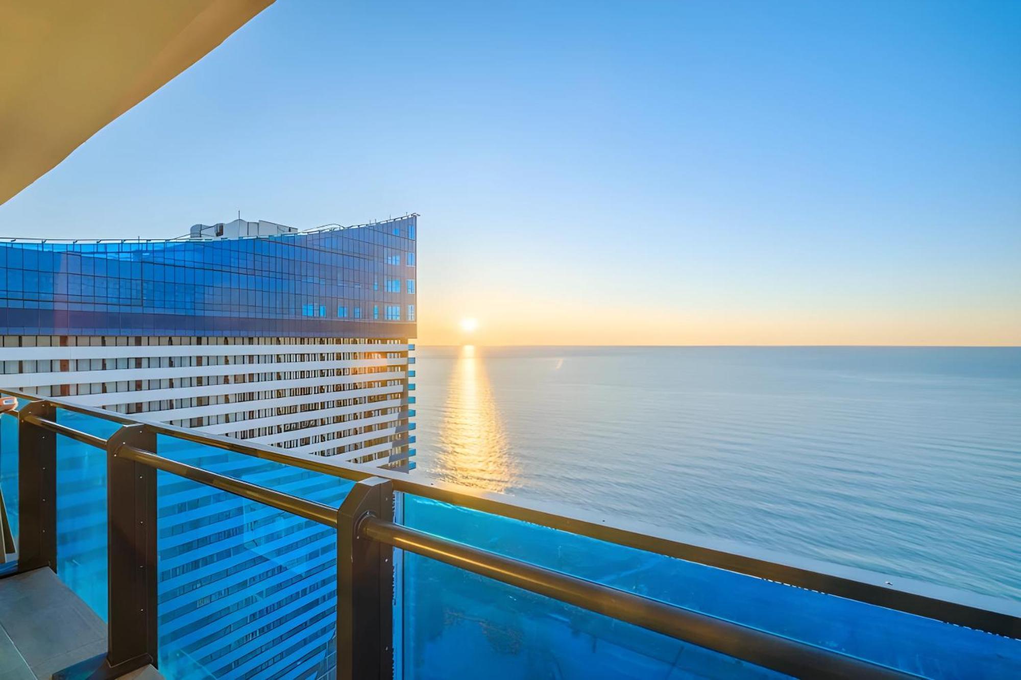 Luxury Orbi City Sea View Aparthotel Batumi Exterior photo