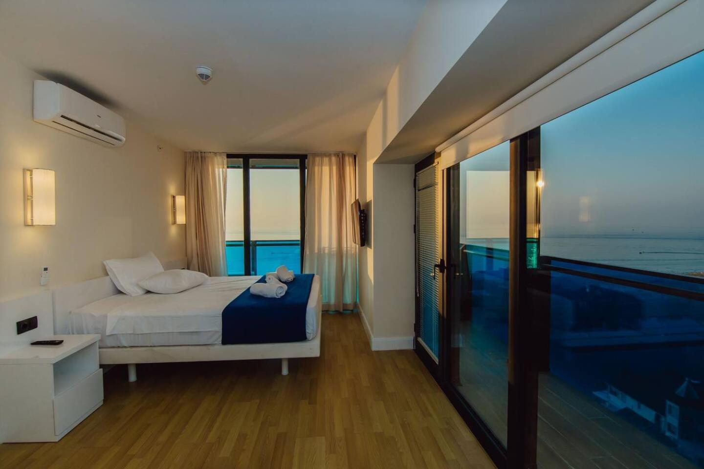 Luxury Orbi City Sea View Aparthotel Batumi Exterior photo