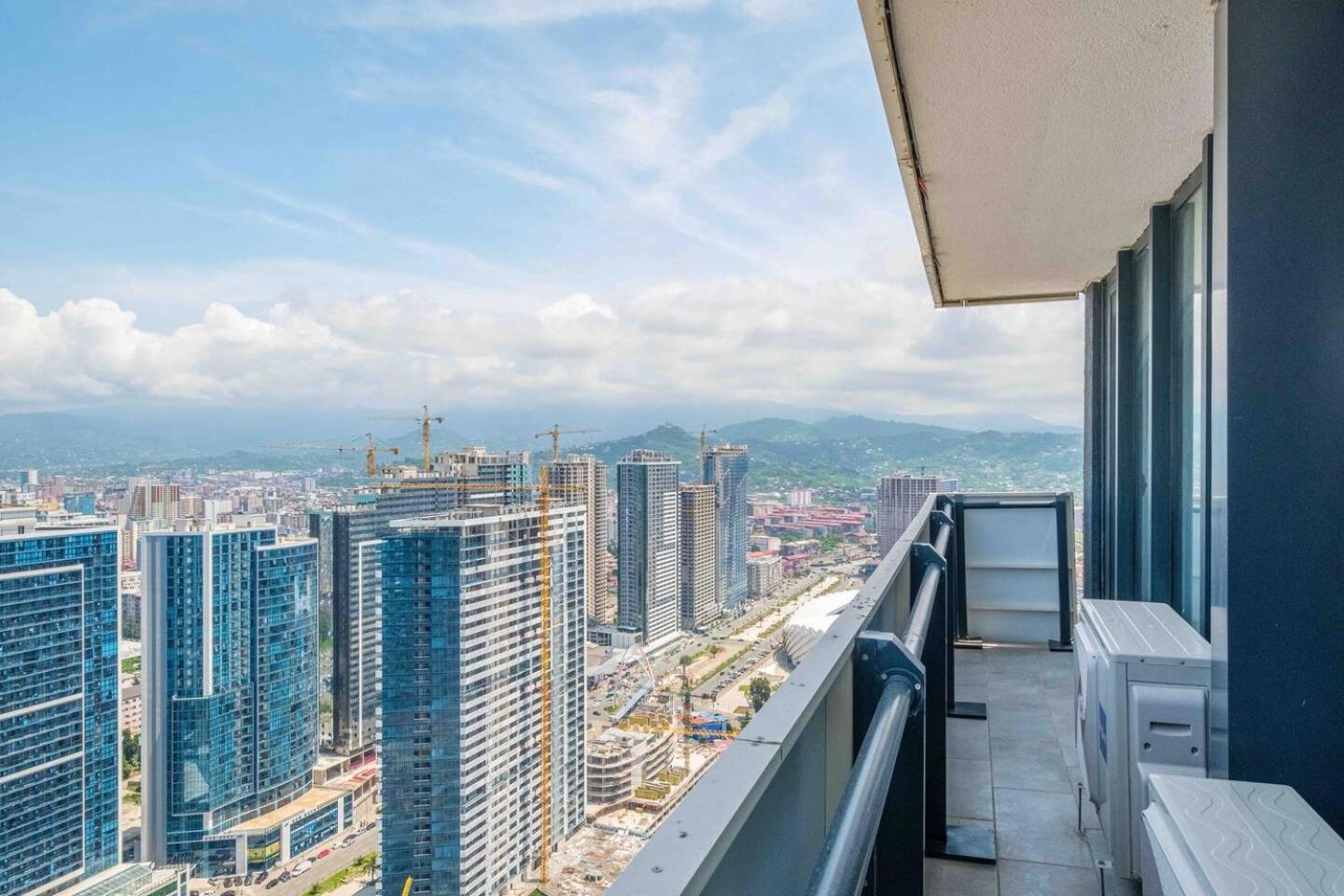 Luxury Orbi City Sea View Aparthotel Batumi Exterior photo