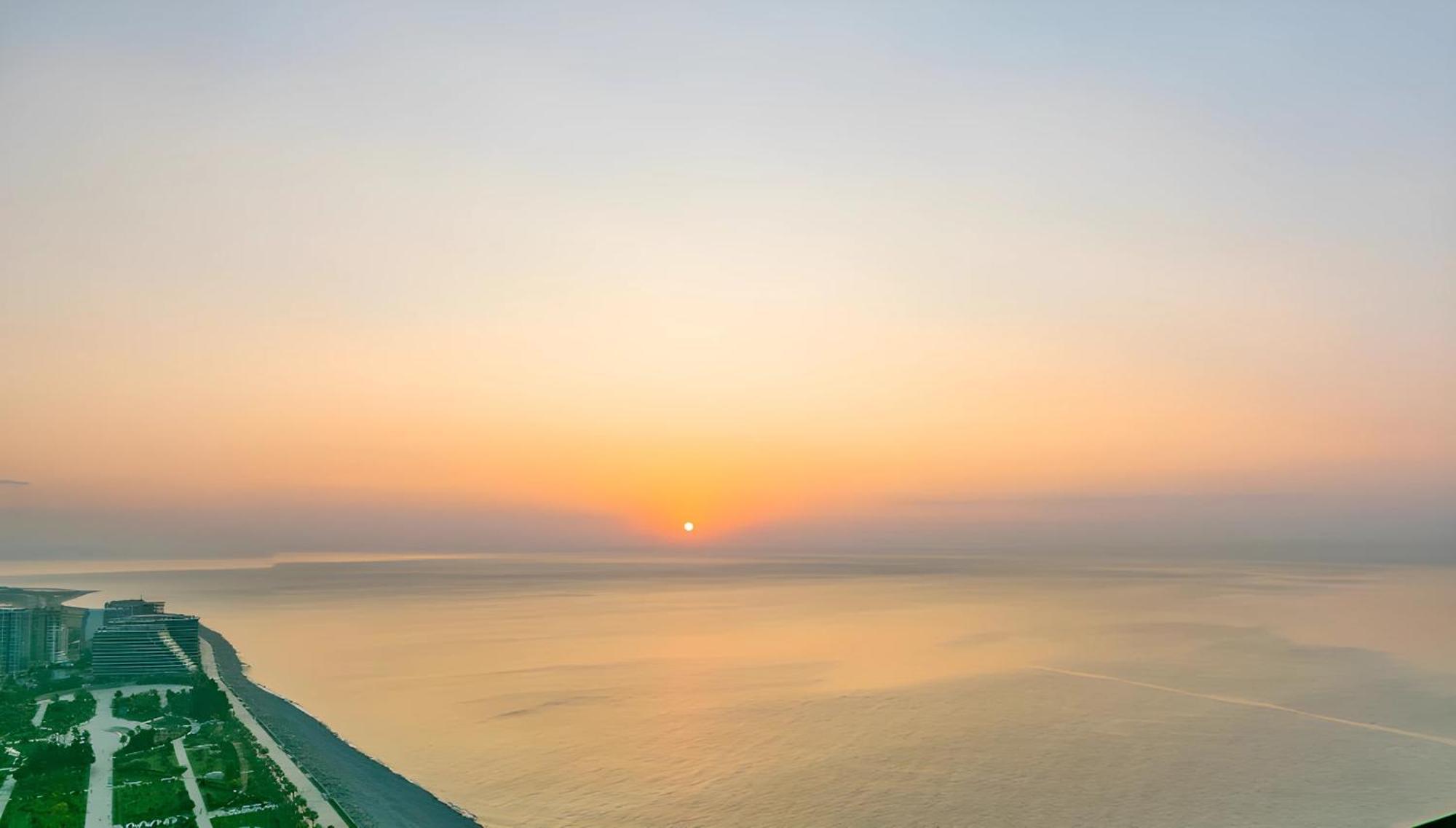 Luxury Orbi City Sea View Aparthotel Batumi Exterior photo