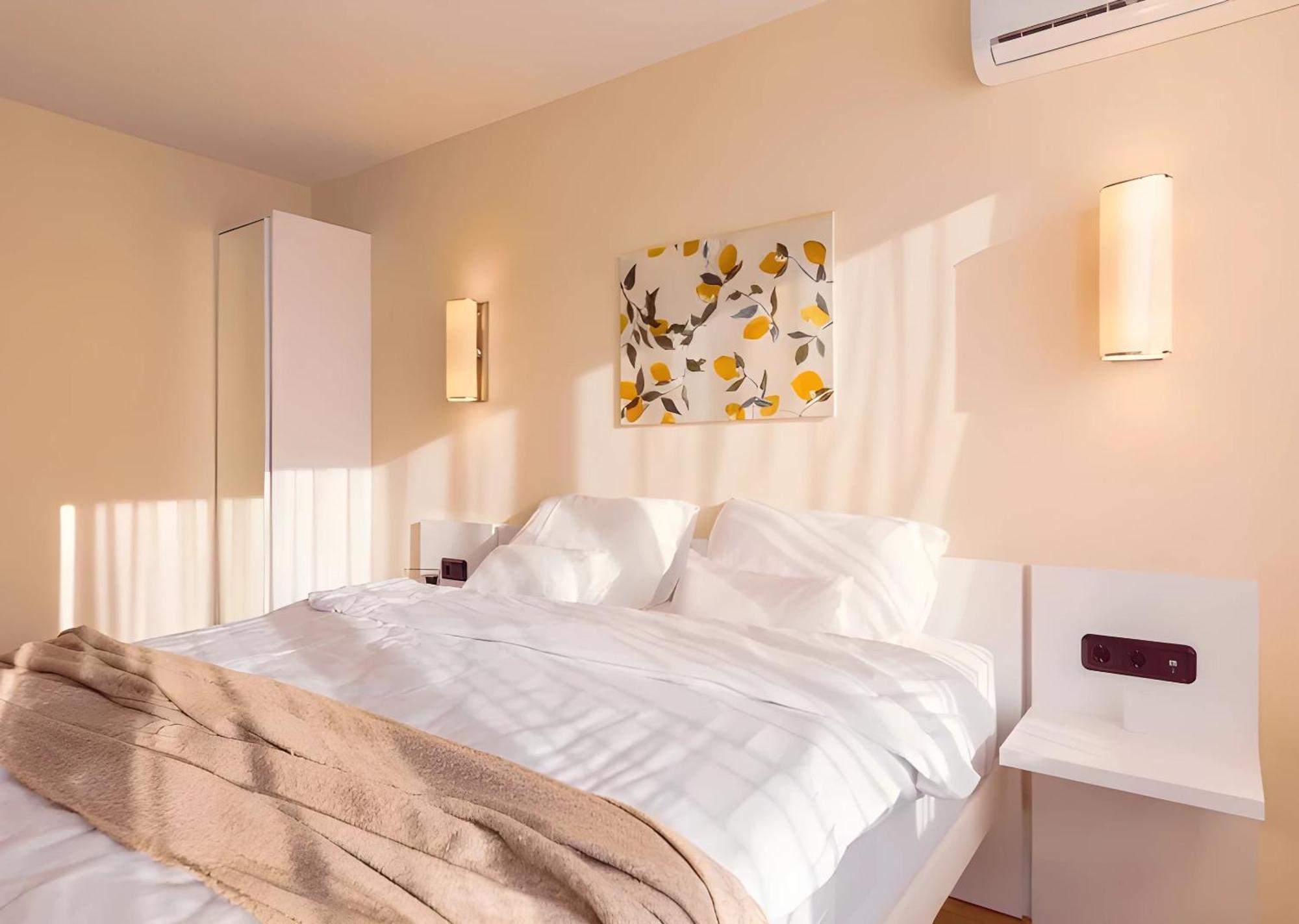 Luxury Orbi City Sea View Aparthotel Batumi Exterior photo