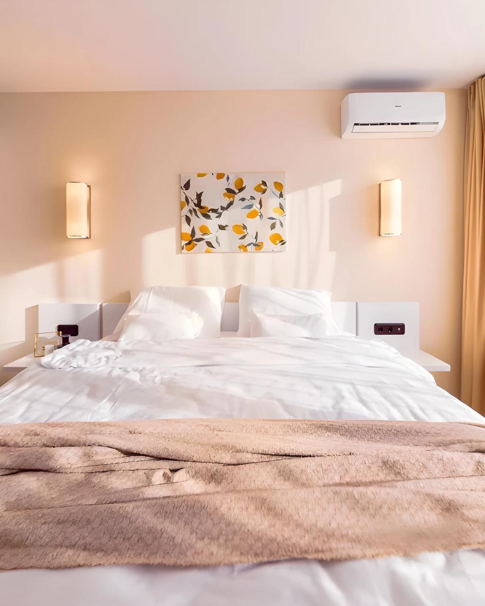 Luxury Orbi City Sea View Aparthotel Batumi Exterior photo